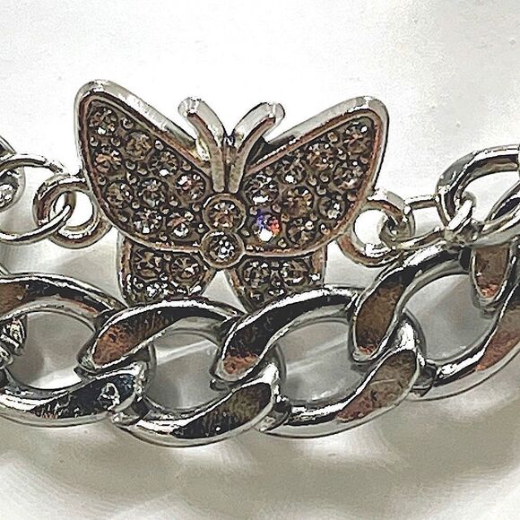 3 Piece Set - Butterfly 🦋 on Silver l Rhinestone adorned l 3 chain Set l New - Picture 3 of 9